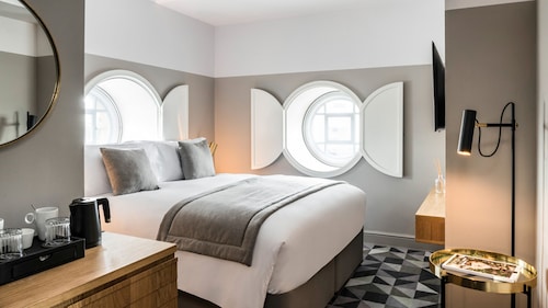 Victory House Hotel