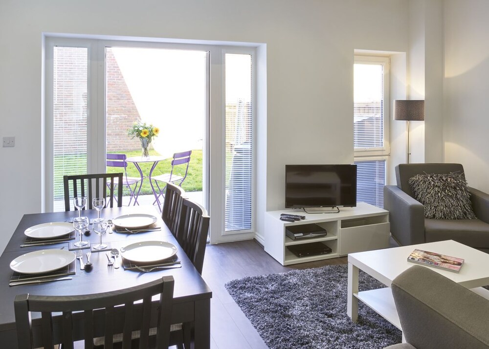 House, 4 Bedrooms - Living Area