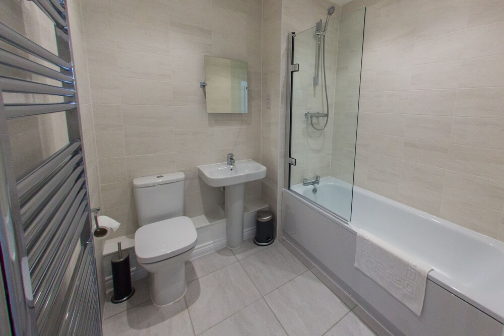 Apartment, 2 Bedrooms - Bathroom