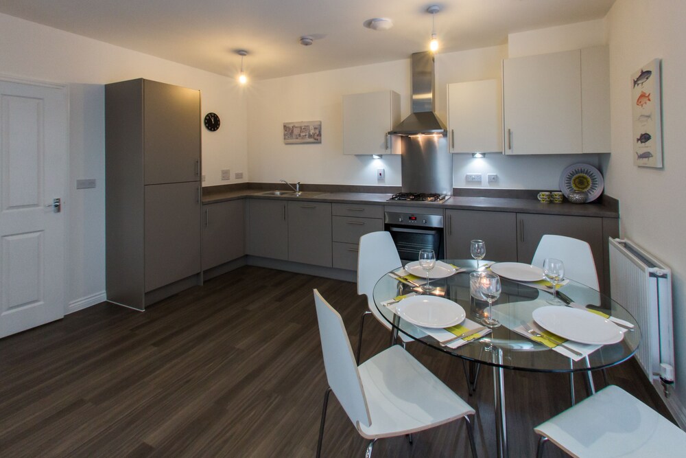 Apartment, 2 Bedrooms - Living Area