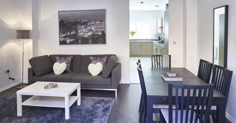 House, 4 Bedrooms - Living Room