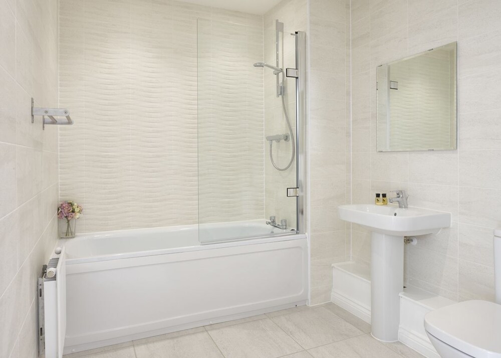 House, 4 Bedrooms - Bathroom