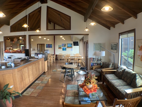 Harbor Lite Lodge