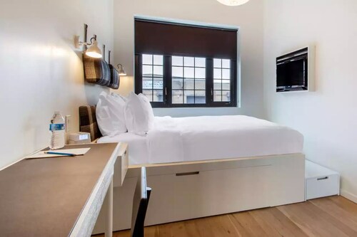Gowanus Inn & Yard
