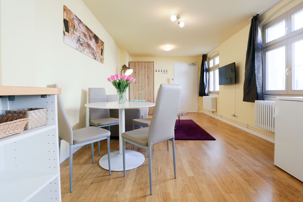 Essbereich im Zimmer (Apartment, 1 Schlafzimmer, zum Innenhof hin (Apartment 5, inkl. Endreinigungsgebühr: 40€))
