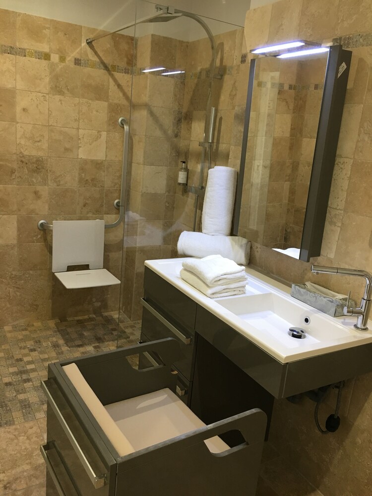 Salle de bain (Appartement, 1 chambre, accessible aux personnes à mobilité réduite (Marina))