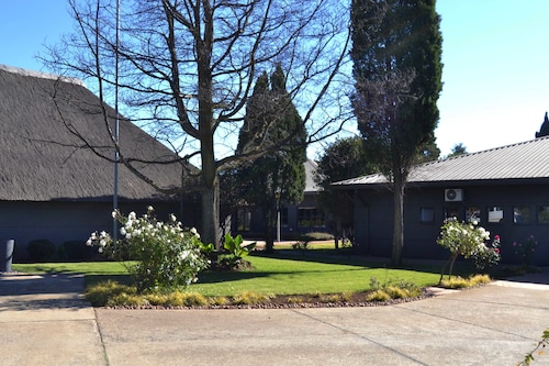 Outlook Lodge OR Tambo