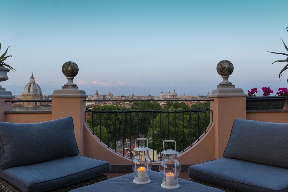 Panoramic Apartment, 1 Bedroom, Terrace, Annex Building (Salita di Sant'Onofrio 11) - Guestroom View