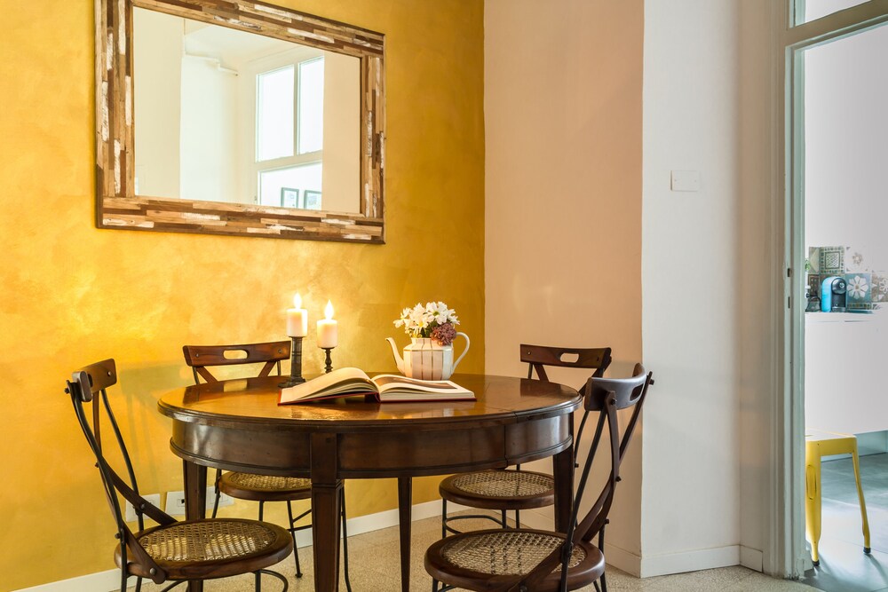 Apartment, 2 Bedrooms (Gold) - Living Room