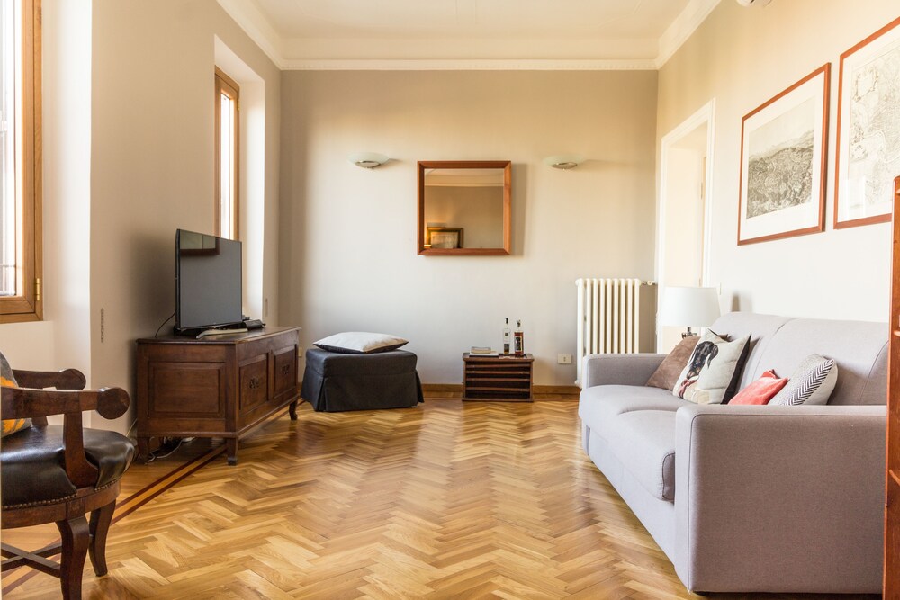 Panoramic Apartment, 1 Bedroom, Terrace, Annex Building (Salita di Sant'Onofrio 11) - Living Room