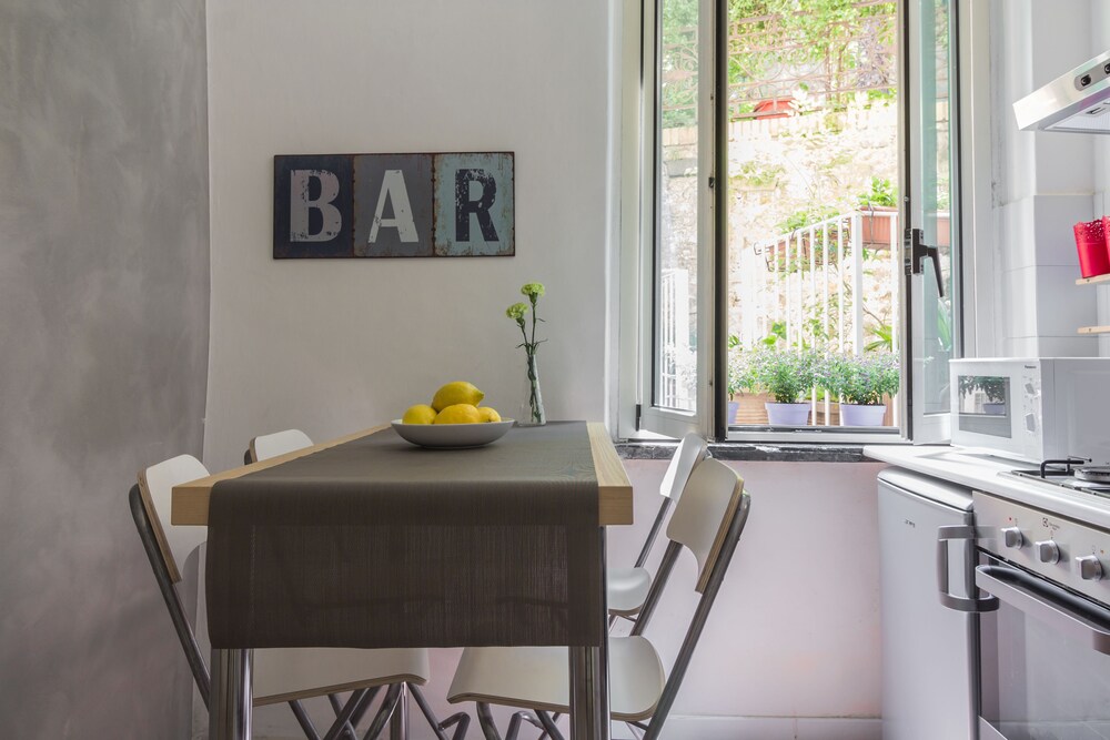 Apartment, 1 Bedroom (White) - In-Room Kitchenette