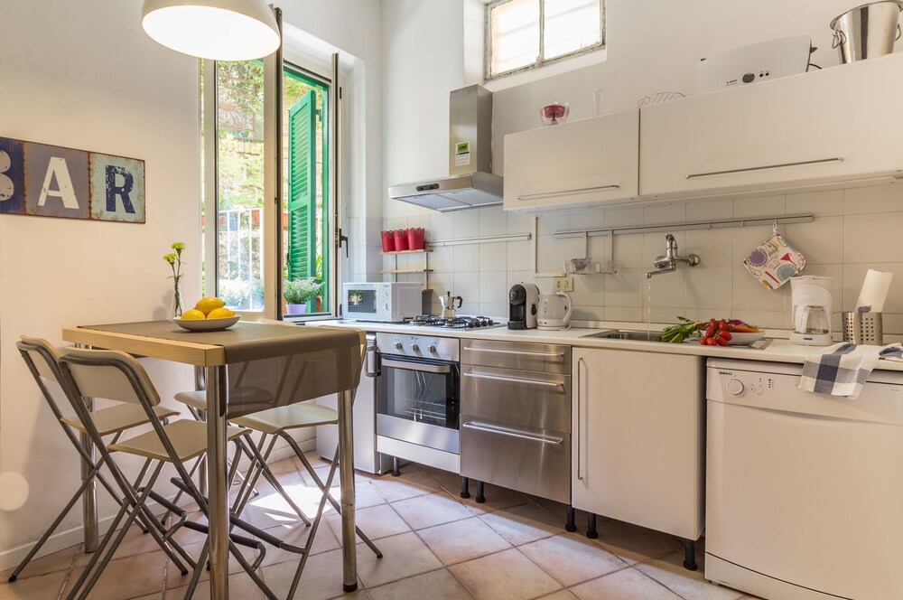 Apartment, 1 Bedroom (White) - In-Room Kitchen