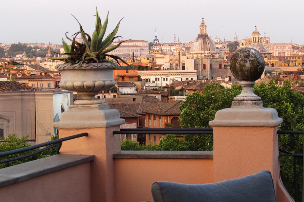 Panoramic Apartment, 1 Bedroom, Terrace, Annex Building (Salita di Sant'Onofrio 11) - Guestroom View
