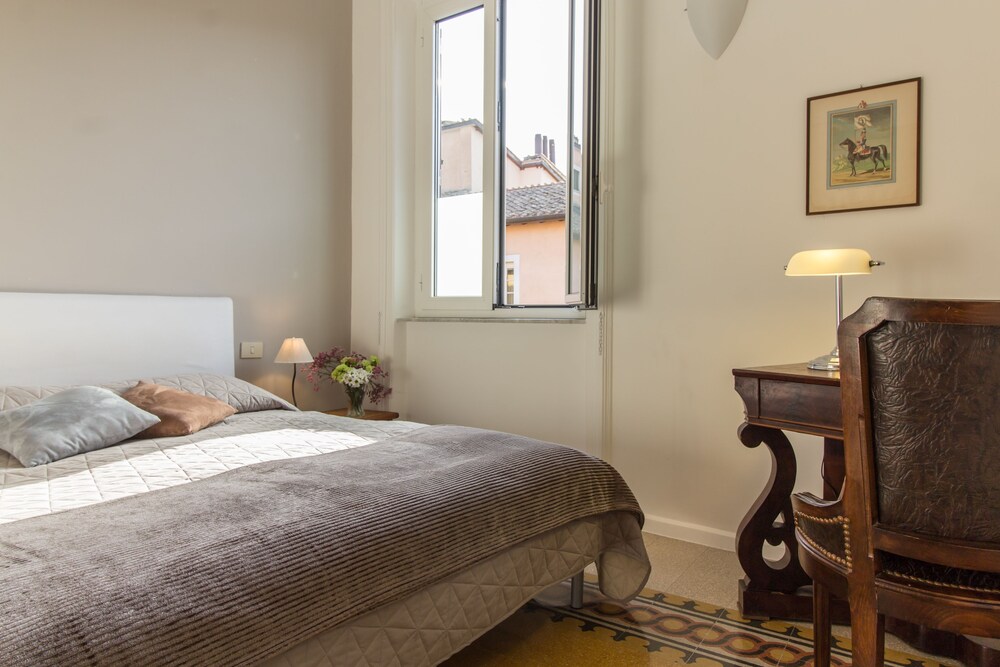Panoramic Apartment, 1 Bedroom, Terrace, Annex Building (Salita di Sant'Onofrio 11) - Guestroom