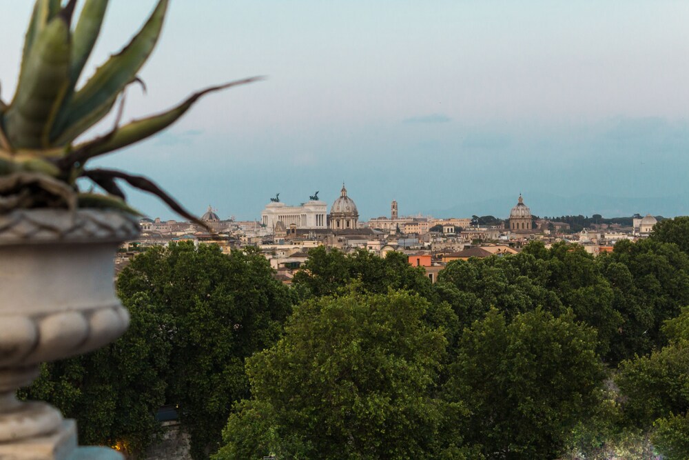 Panoramic Apartment, 1 Bedroom, Terrace, Annex Building (Salita di Sant'Onofrio 11) - Guestroom View