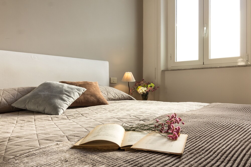 Panoramic Apartment, 1 Bedroom, Terrace, Annex Building (Salita di Sant'Onofrio 11) - Guestroom