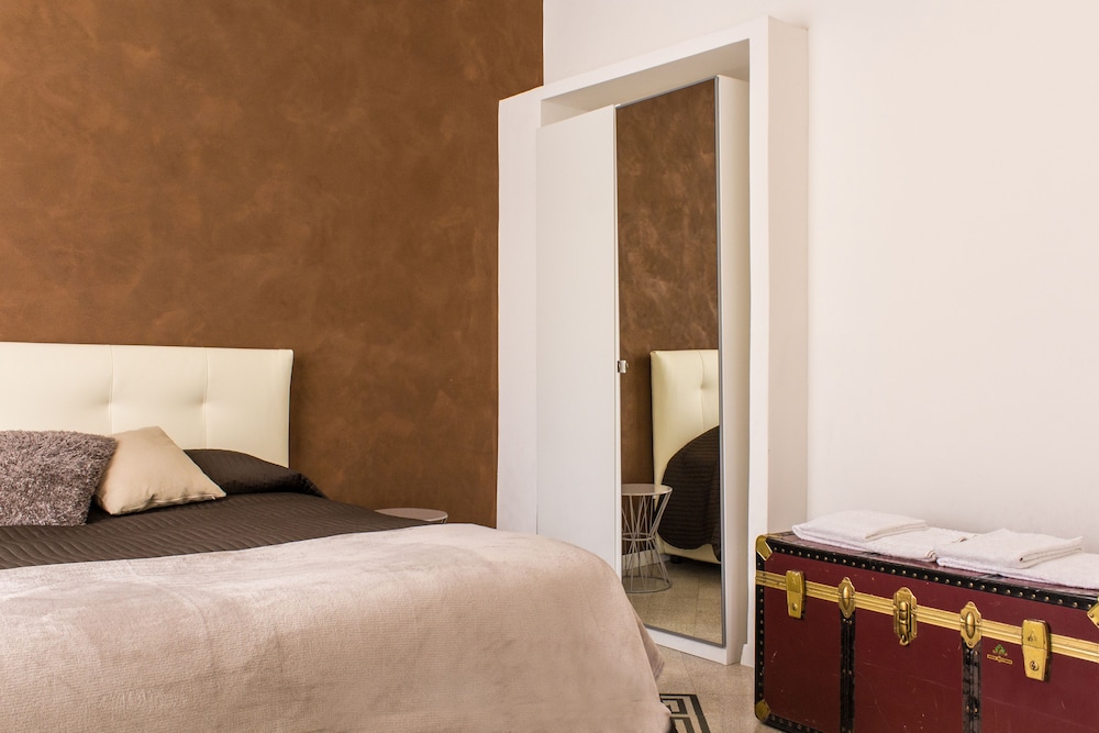 Apartment, 1 Bedroom (Bronze) - Guestroom