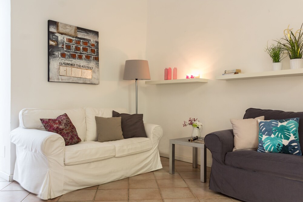 Apartment, 1 Bedroom (White) - Living Room