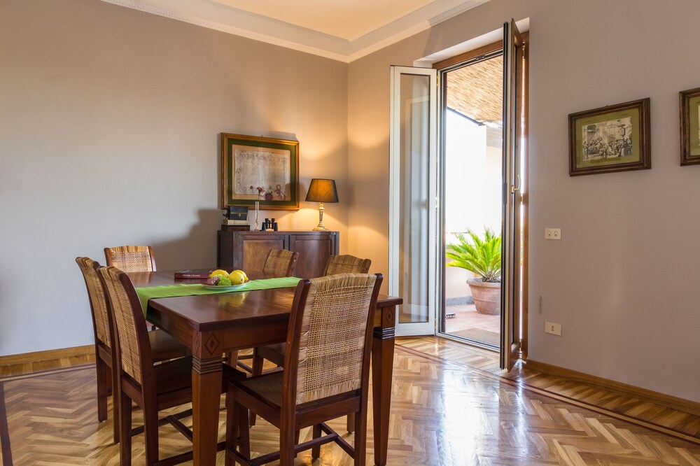 Panoramic Apartment, 1 Bedroom, Terrace, Annex Building (Salita di Sant'Onofrio 11) - Living Room