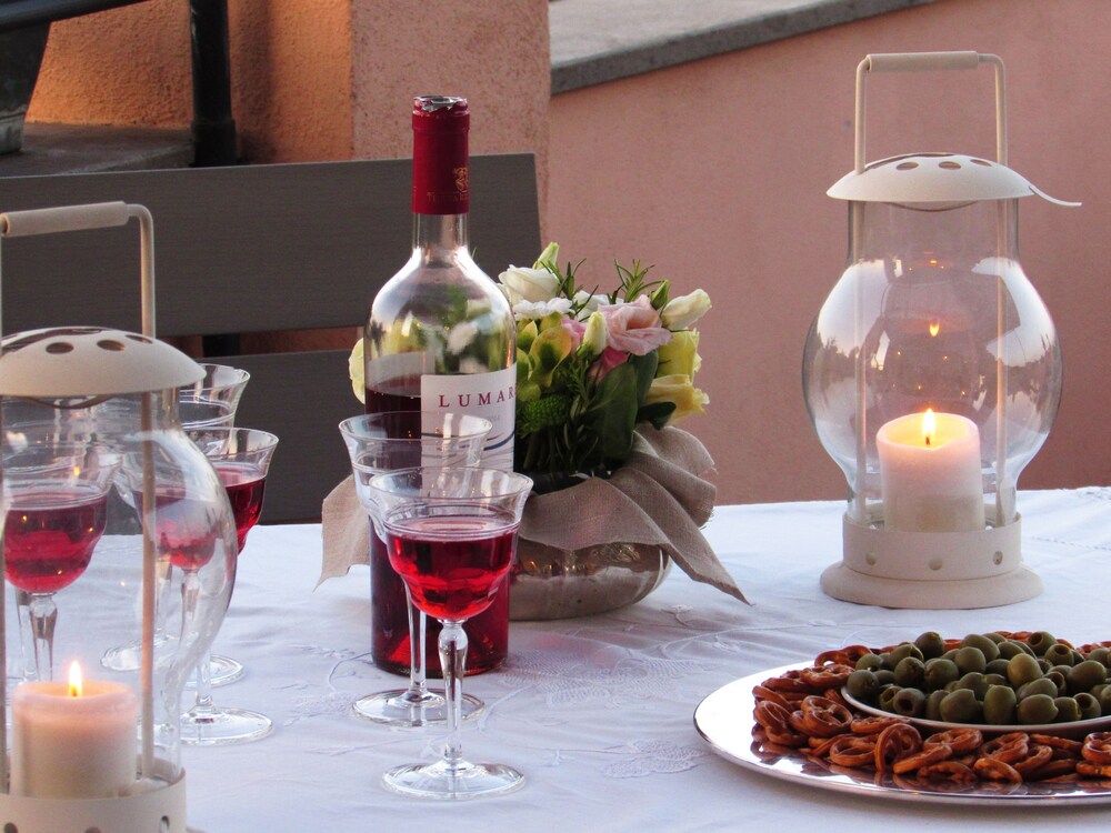 Panoramic Apartment, 1 Bedroom, Terrace, Annex Building (Salita di Sant'Onofrio 11) - Guestroom View