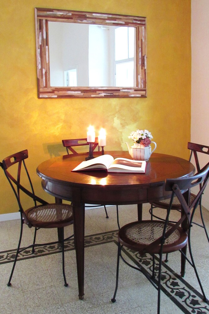 Apartment, 2 Bedrooms (Gold) - Living Room