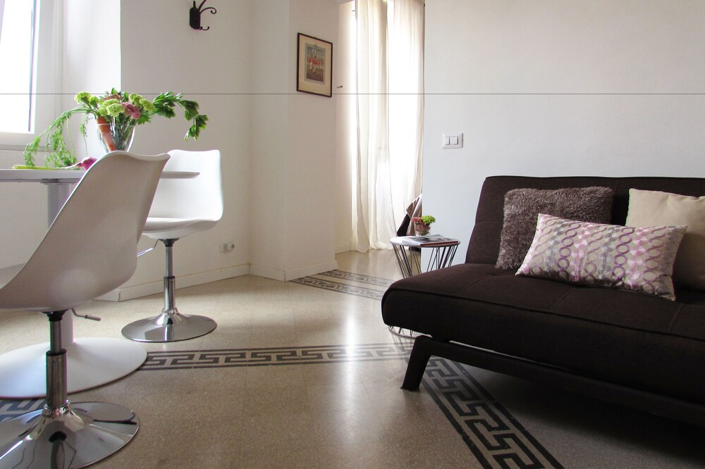 Apartment, 1 Bedroom (Bronze) - Living Room