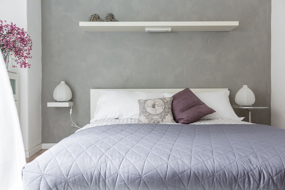 Apartment, 1 Bedroom (White) - Guestroom