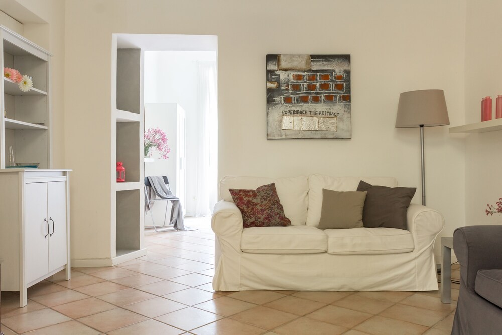 Apartment, 1 Bedroom (White) - Living Room