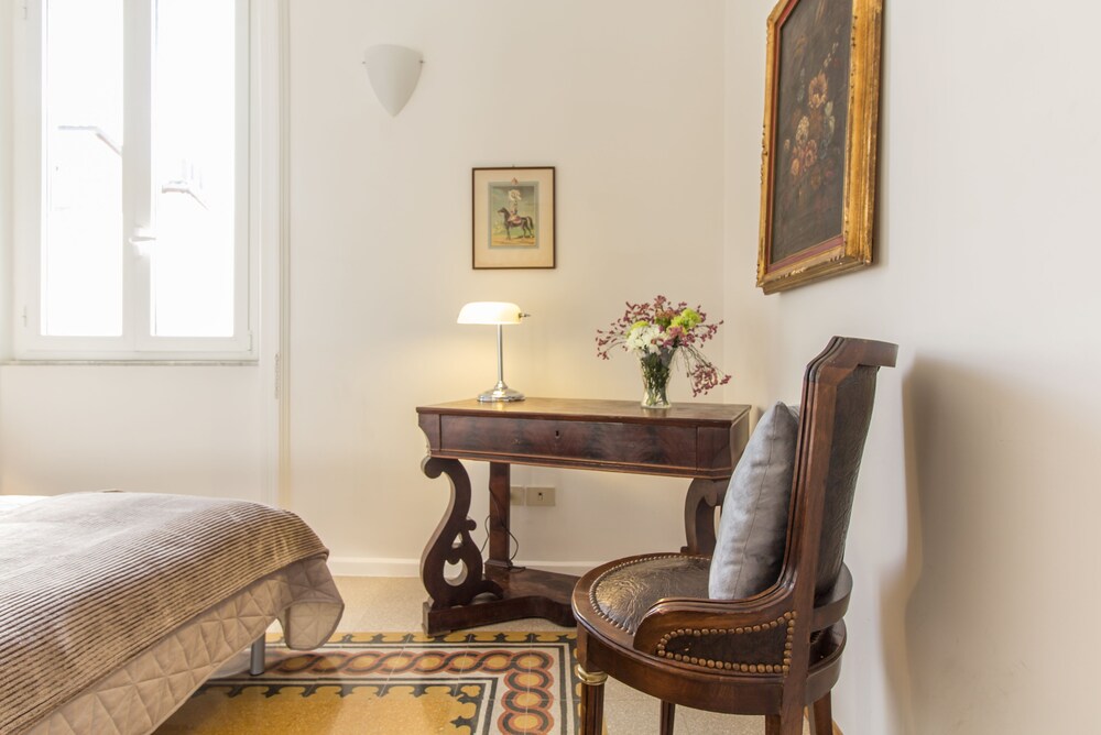 Panoramic Apartment, 1 Bedroom, Terrace, Annex Building (Salita di Sant'Onofrio 11) - Guestroom