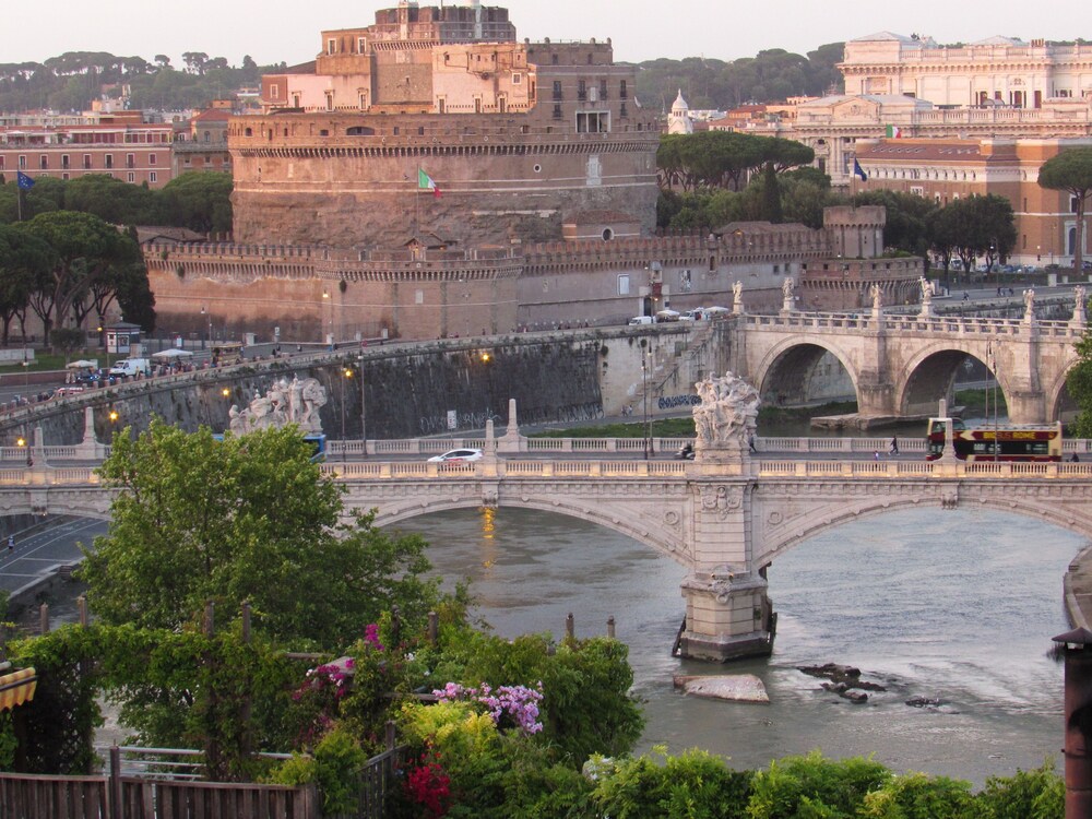 Panoramic Apartment, 1 Bedroom, Terrace, Annex Building (Salita di Sant'Onofrio 11) - Guestroom View