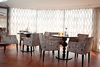 Hotel Lounge