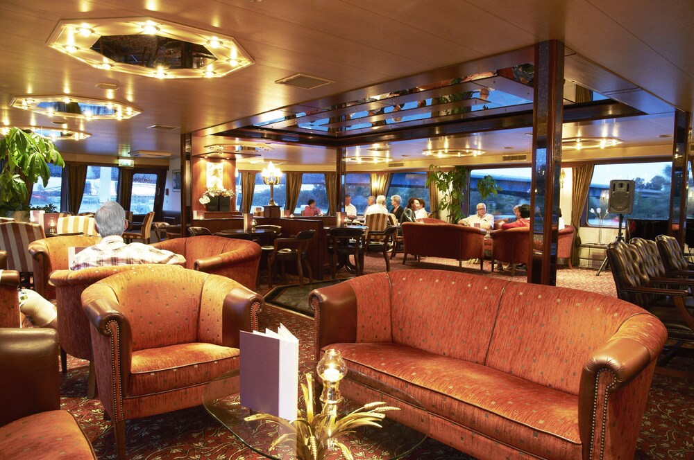 Hotel Lounge