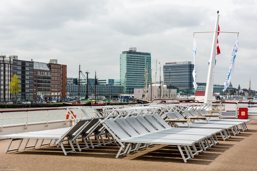 Sundeck