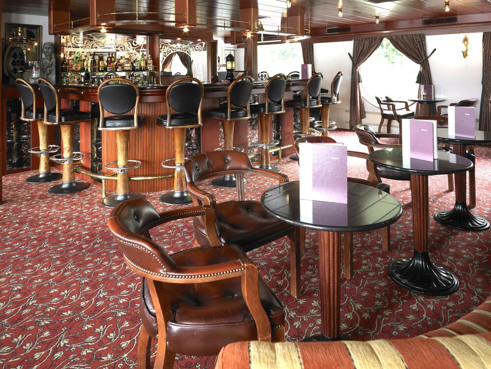 Hotel Lounge
