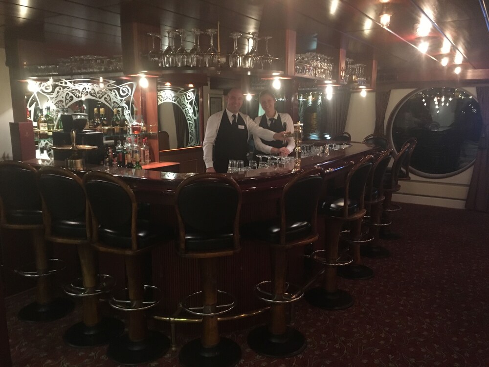 Hotel Bar
