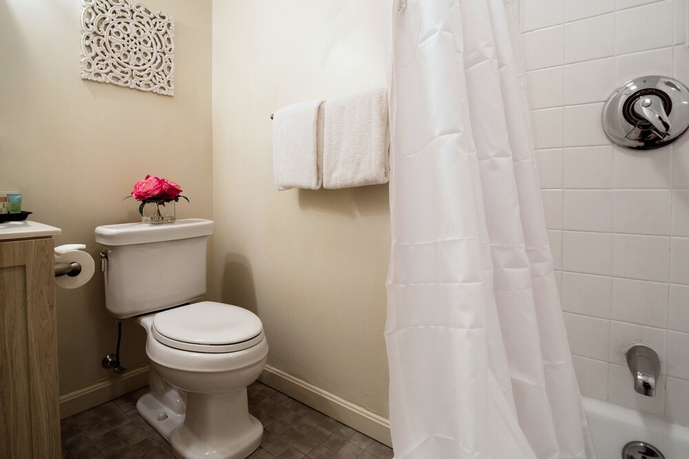 Standard Apartment, 2 Bedrooms - Bathroom