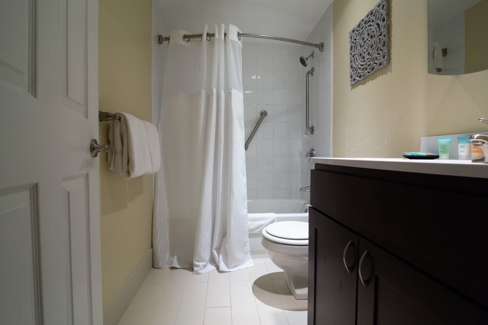 Standard Apartment, 3 Bedrooms - Bathroom