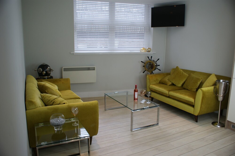 Luxury Apartment, 1 Bedroom, Concierge Service (The Amber) - Living Area