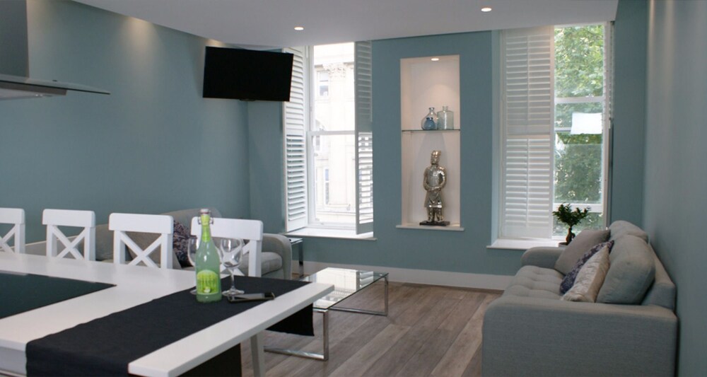 Luxury Apartment, 2 Bedrooms, City View (The Emerald) - Featured Image