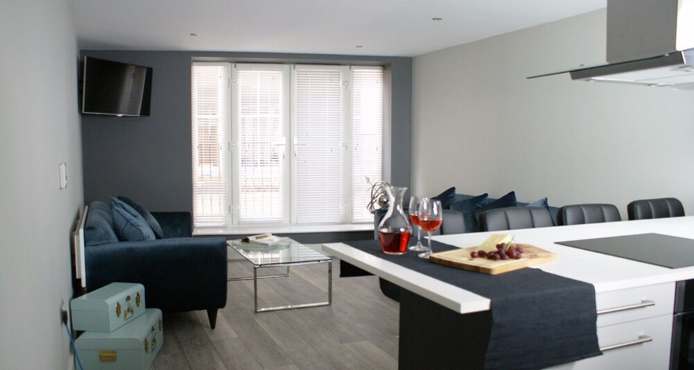 Luxury Apartment, 1 Bedroom, Concierge Service (The Jasper) - Living Area