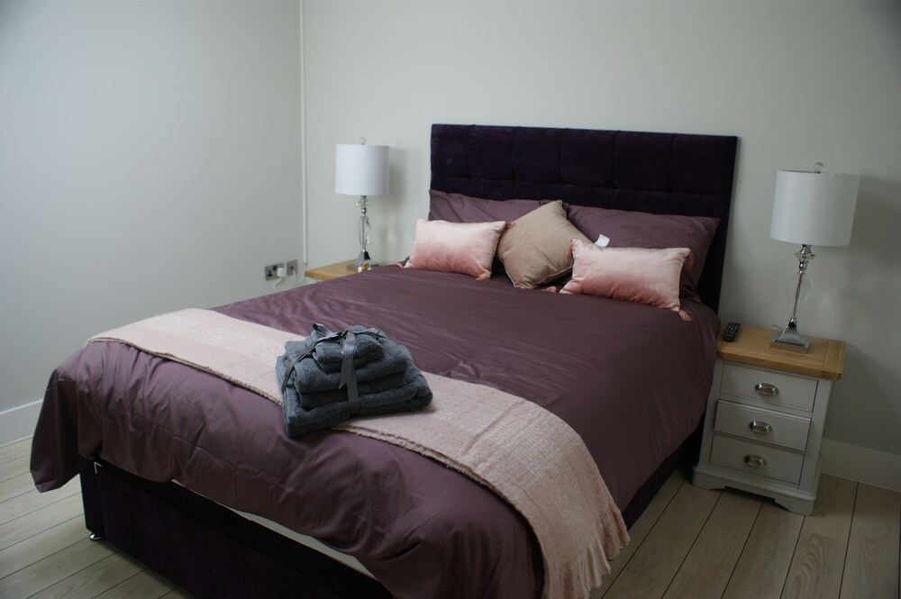 Luxury Apartment, 1 Bedroom, Concierge Service (The Topaz) - Guestroom