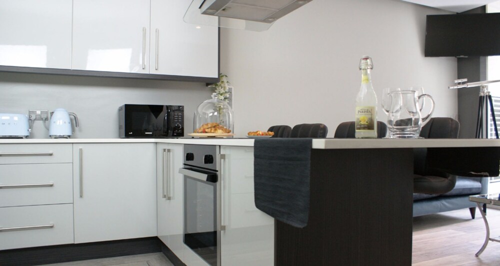 Luxury Apartment, 3 Bedrooms, City View (The Sapphire) - In-Room Kitchen