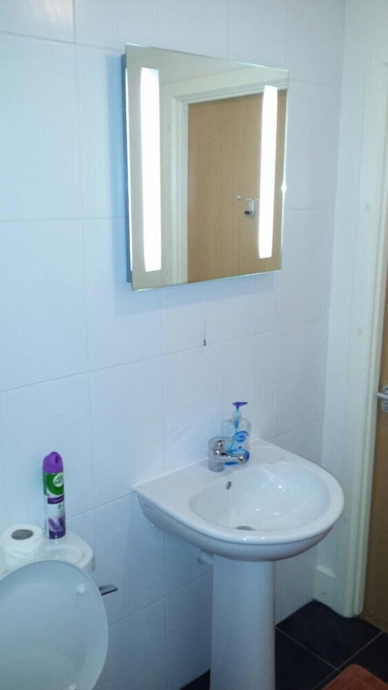 Apartment, 2 Bedrooms - Bathroom Sink