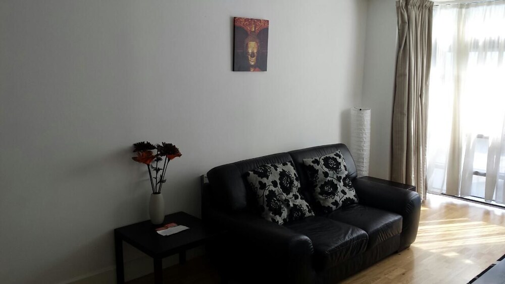 Apartment, 2 Bedrooms - Living Room