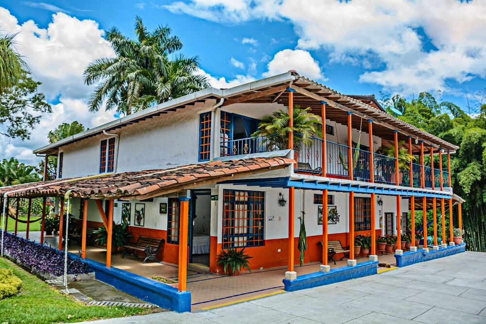 Fachada del hotel