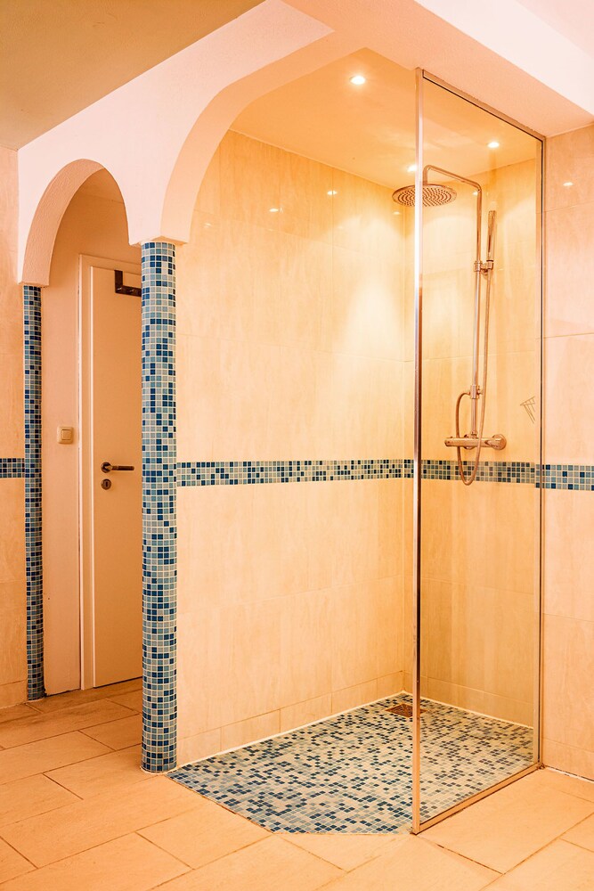 Dusche im Bad