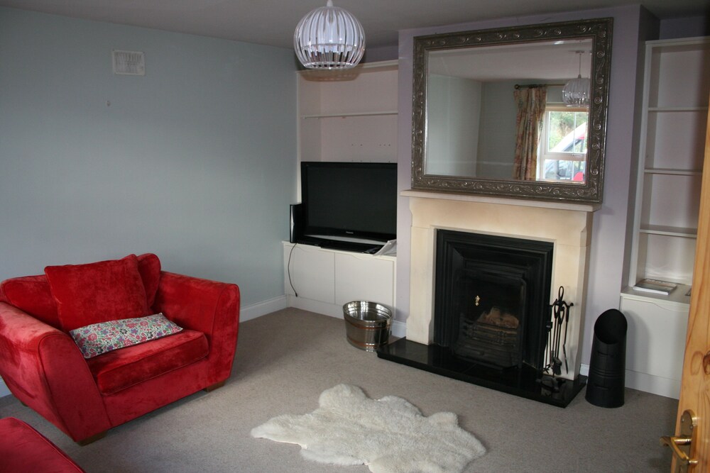 Family House, 5 Bedrooms - Living Room