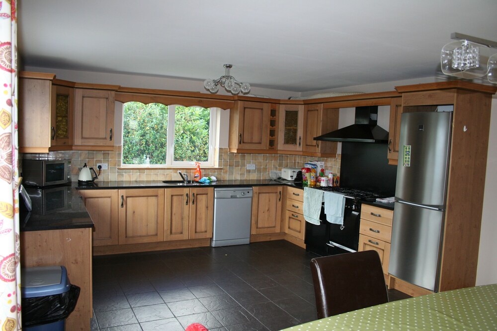 Family House, 5 Bedrooms - In-Room Kitchen
