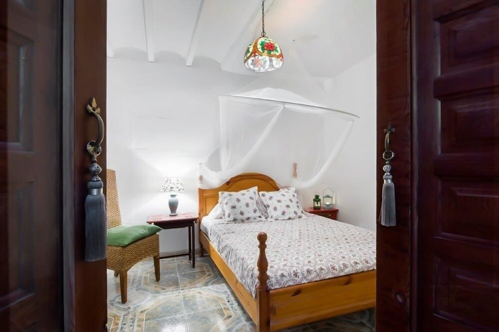 Camera (Appartamento, 6 camere da letto, vista mare, fronte mare)