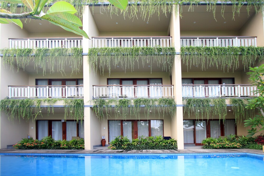 Bagian Depan Hotel